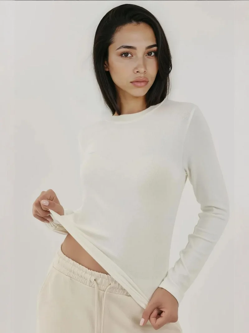 هيكاب بلوزة أساسية بأكمام طويلة وياقة دائرية بقصة ضيقة ونسيج فائق النعومة